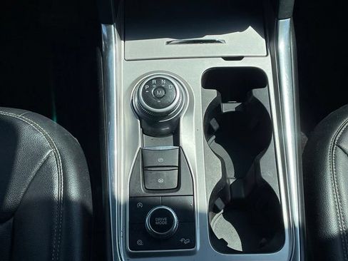 Used 2020 Ford Explorer XLT w/ Equipment Group 202A AWD/4WD image 19