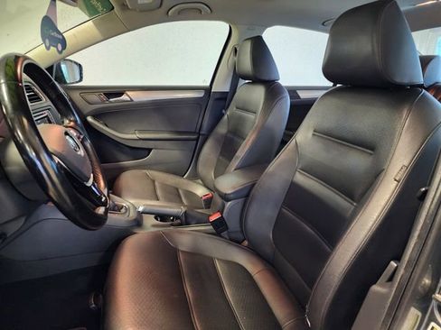 Used 2017 Volkswagen Jetta SE FWD image 12