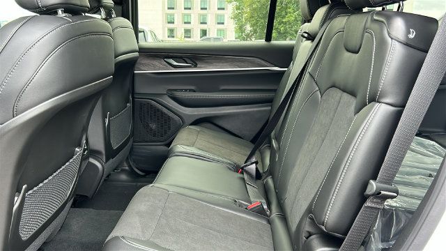 New 2027 Jeep Grand Cherokee L 4WD image 21