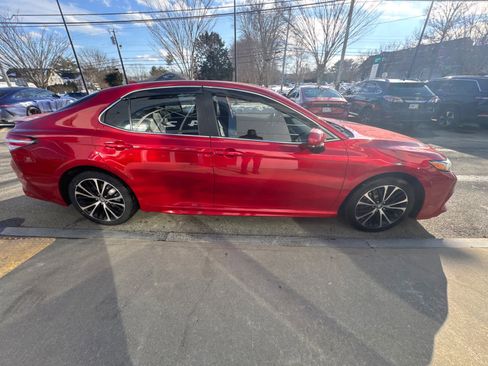 Used 2020 Toyota Camry SE image 7