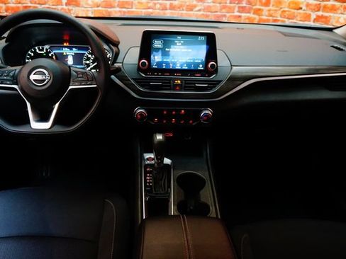 Certified 2025 Nissan Altima 2.5 SV FWD image 10