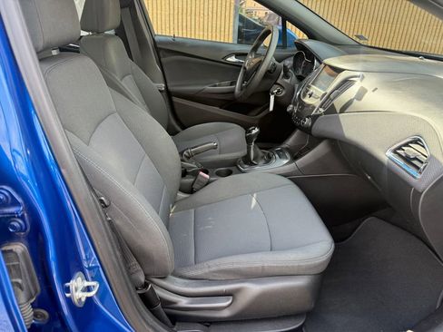 Used 2018 Chevrolet Cruze LT FWD image 18