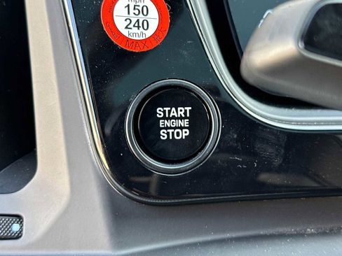 Certified 2025 Porsche Cayenne Coupe image 24