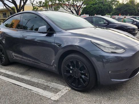 Used 2022 Tesla Model Y Long Range AWD/4WD image 9