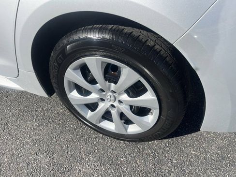 Used 2020 Toyota Corolla LE image 22