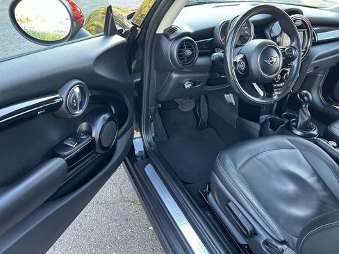 Used 2019 MINI Cooper 2-Door Hardtop image 37