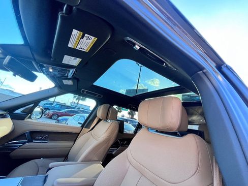 Used 2025 Land Rover Range Rover Long Wheelbase Autobiography image 29