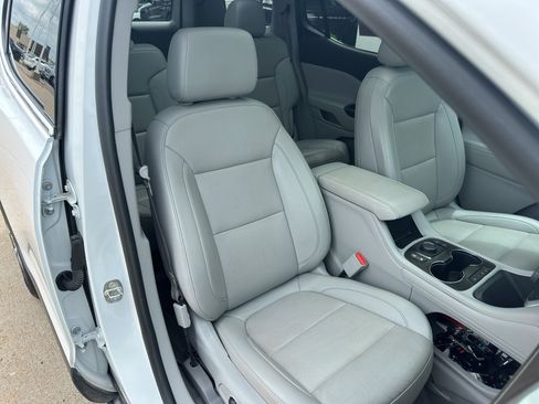 Used 2023 GMC Acadia SLT w/ Technology Package AWD/4WD image 31
