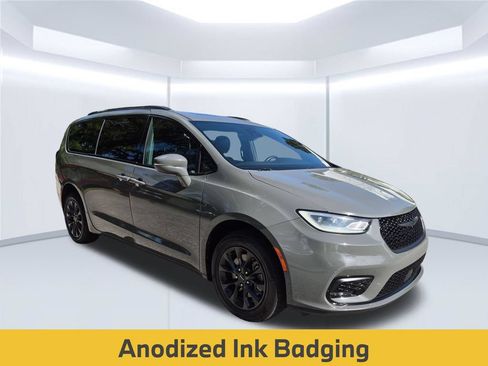 Used 2021 Chrysler Pacifica Limited w/ S Appearance Package AWD/4WD image 9