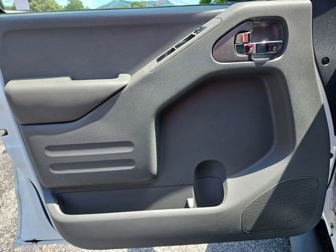Used 2020 Nissan Frontier SV w/ Midnight Edition Floor Mats AWD/4WD image 11