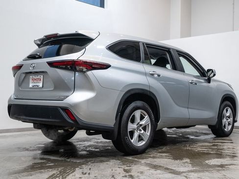 Used 2024 Toyota Highlander LE image 9