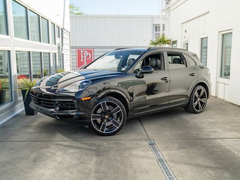 Used 2022 Porsche Cayenne image 2