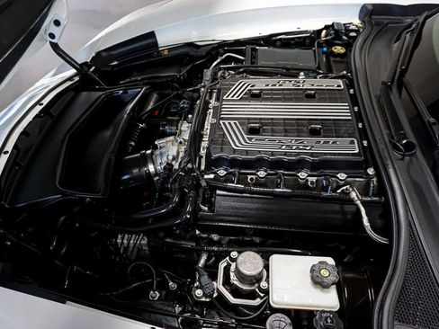 Used 2019 Chevrolet Corvette Z06 w/ Z07 Performance Package image 14