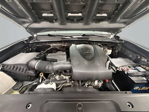 Used 2019 Toyota Tacoma TRD Sport w/ Technology Package AWD/4WD image 45