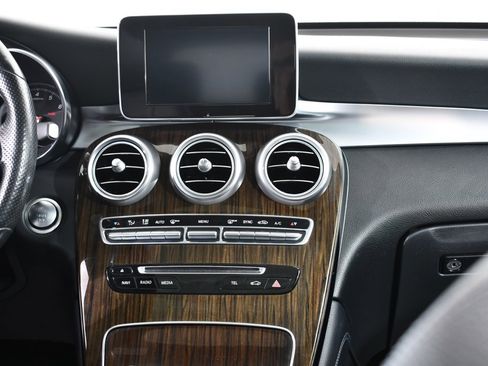 Used 2018 Mercedes-Benz GLC 300 4MATIC image 9
