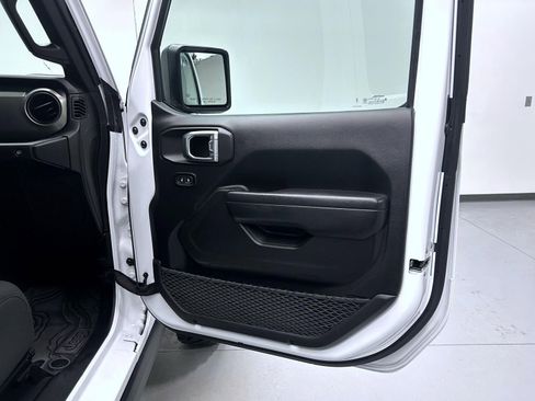 Used 2023 Jeep Wrangler Unlimited w/ Cold Weather Group image 16