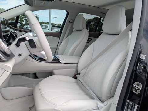 New 2026 Mercedes-Benz EQE 320 4MATIC SUV image 16