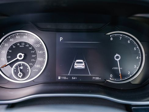 Used 2025 Genesis G70 2.5T image 22