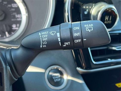 Certified 2024 Toyota Highlander XLE image 31