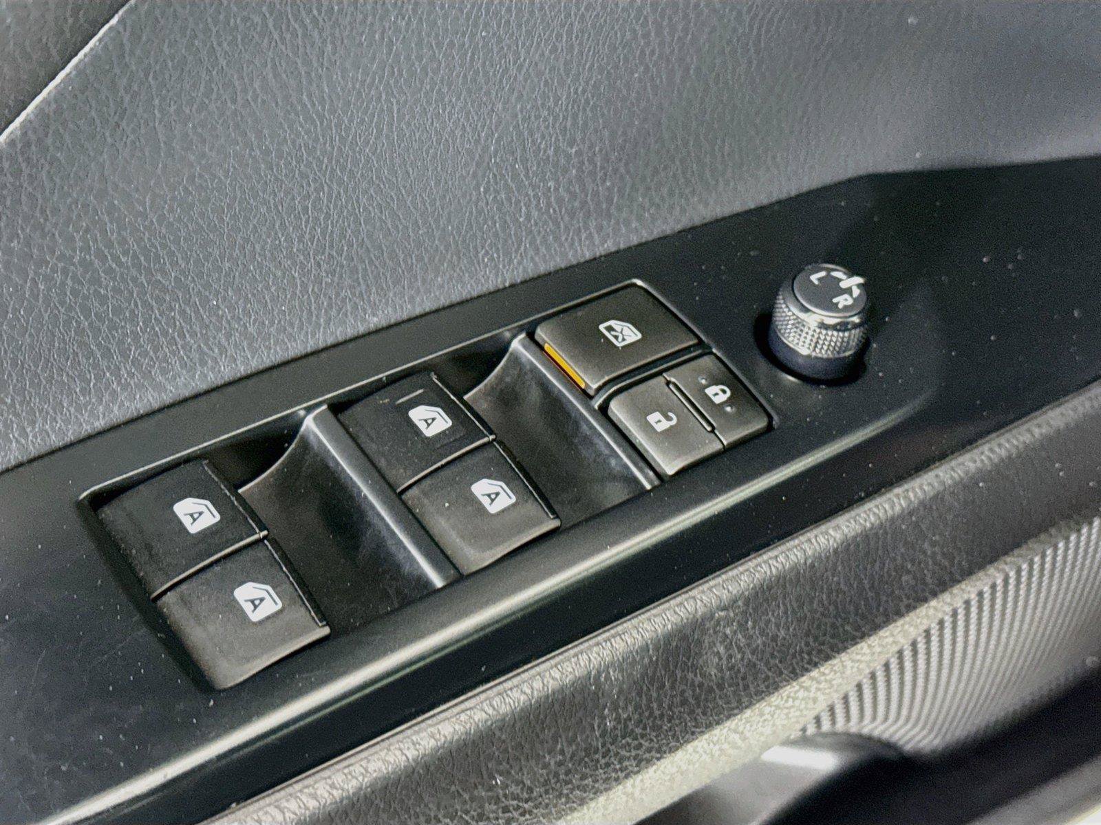 Used 2019 Toyota Camry SE w/ Convenience Package FWD image 26
