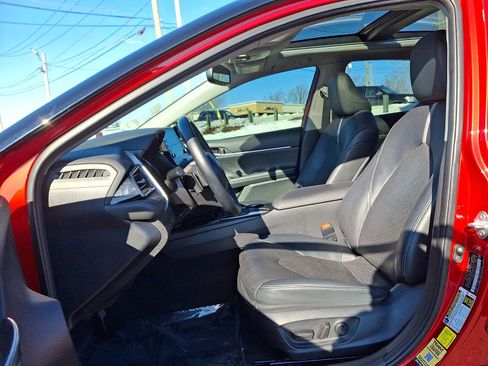 Used 2021 Toyota Camry XSE image 12