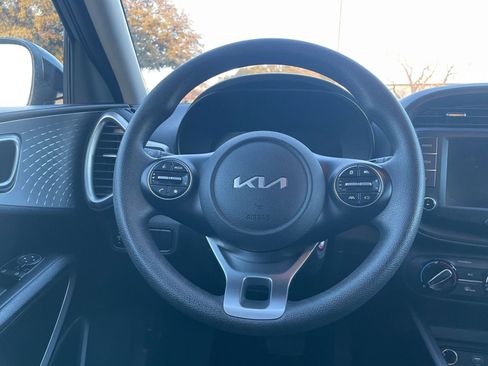 Used 2025 Kia Soul LX w/ LX Technology Package image 28
