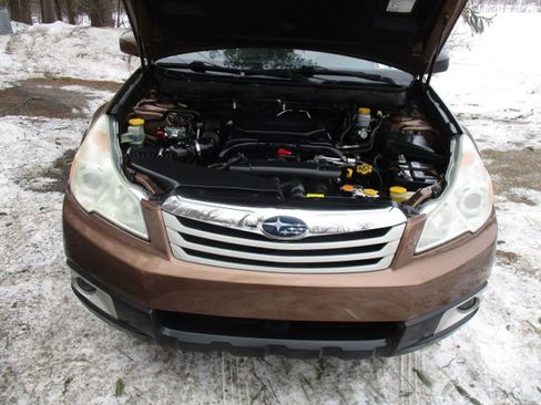 Used 2011 Subaru Outback 2.5i Premium image 5