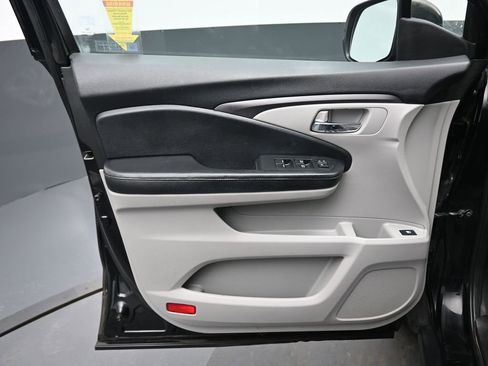 Used 2017 Honda Pilot LX image 9