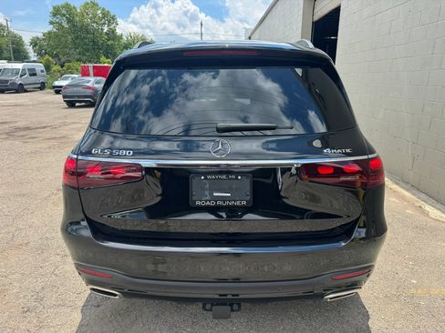 Used 2024 Mercedes-Benz GLS 580 4MATIC w/ Night Package image 7