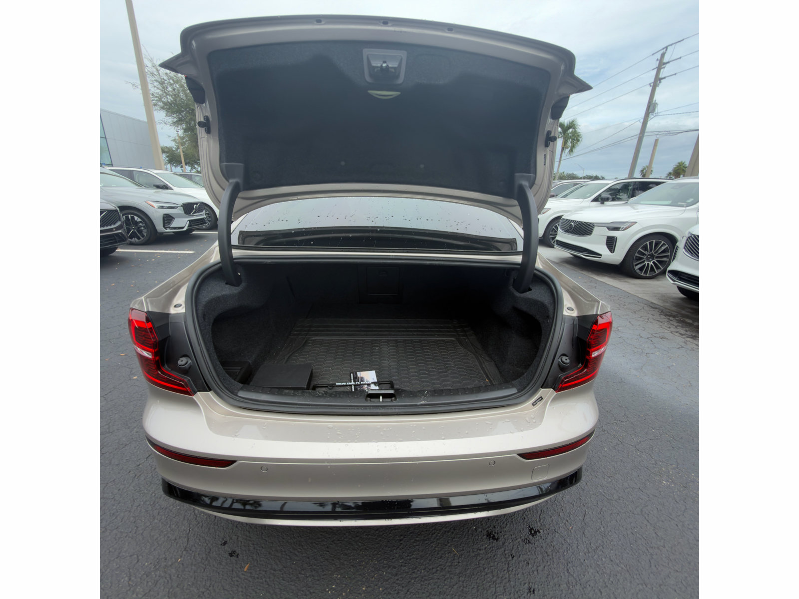 Used 2024 Volvo S60 B5 Core FWD image 10