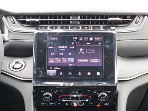 New 2025 Jeep Grand Cherokee Altitude image 16