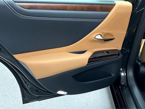 New 2025 Lexus ES 350 w/ Premium Package image 16