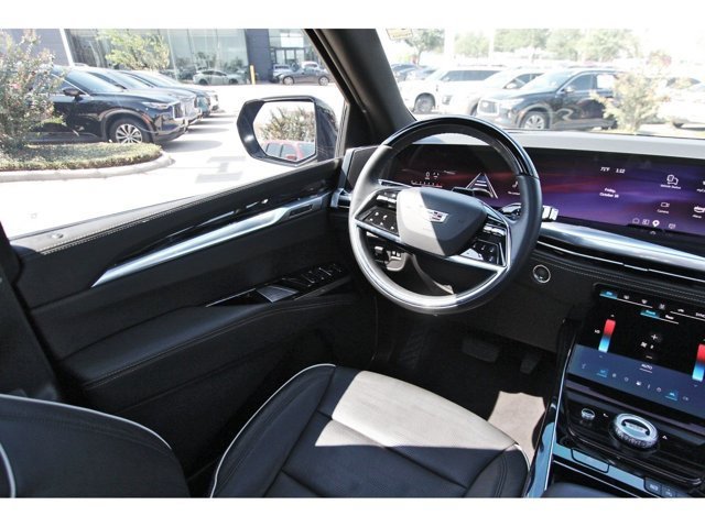 Used 2025 Cadillac Escalade ESV Sport AWD/4WD image 8