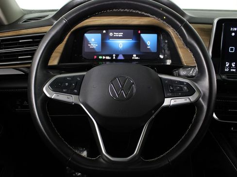 Used 2025 Volkswagen Atlas SE FWD image 9
