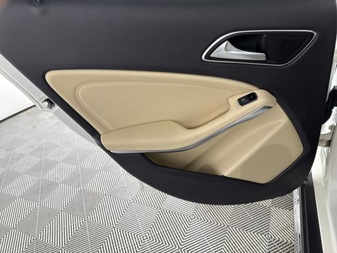 Used 2018 Mercedes-Benz GLA 250 image 11