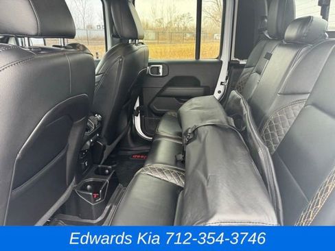 Used 2021 Jeep Gladiator Overland image 17