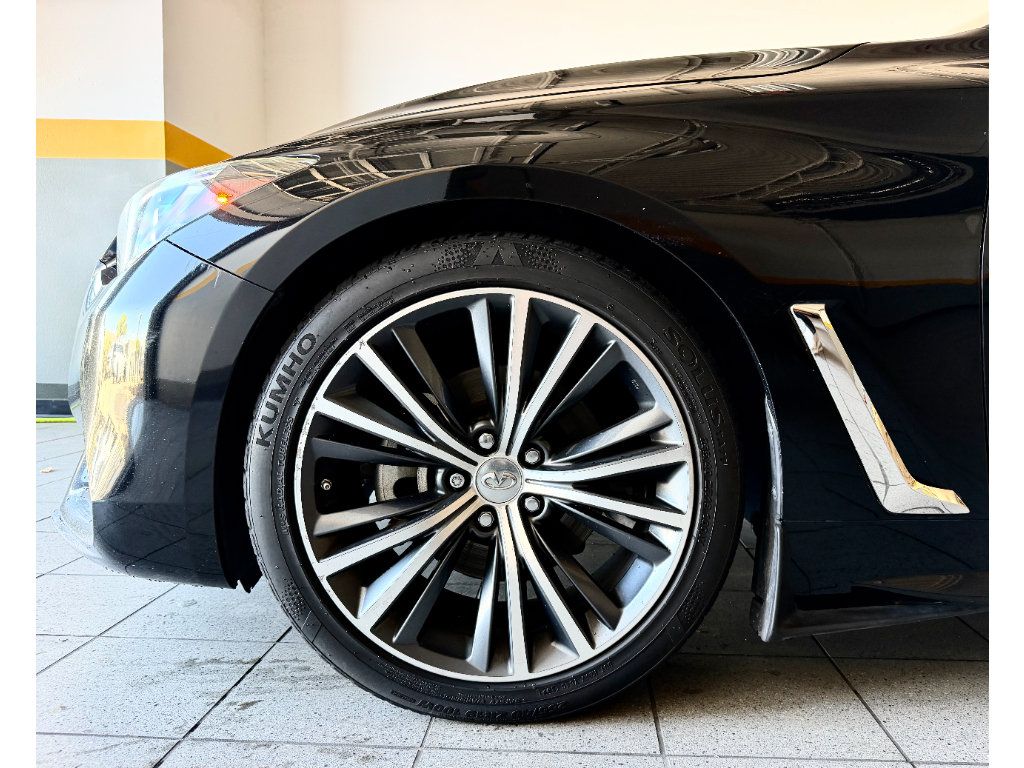 Used 2019 INFINITI Q60 3.0t RWD image 3