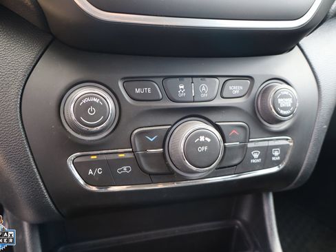 Used 2022 Jeep Cherokee Latitude AWD/4WD image 20
