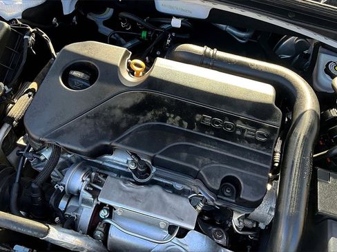 Used 2020 Chevrolet Malibu LT image 34