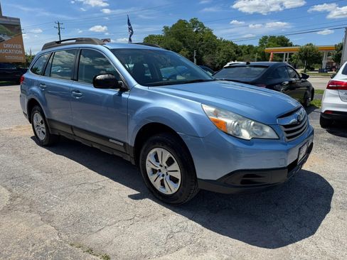 Used 2010 Subaru Outback 2.5i AWD/4WD image 9
