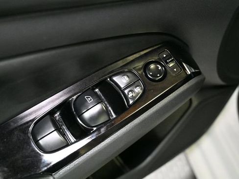 Used 2024 Nissan Altima 2.5 SR FWD image 39