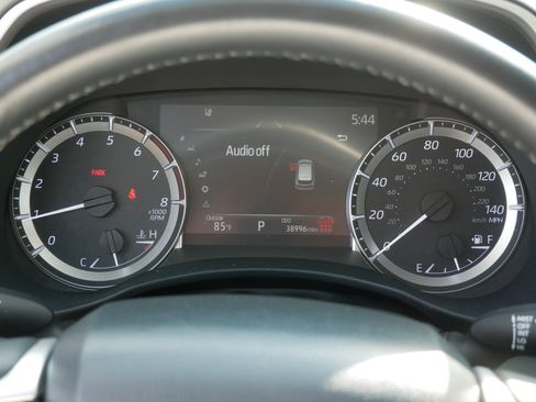 Used 2024 Toyota Highlander XLE AWD/4WD image 21