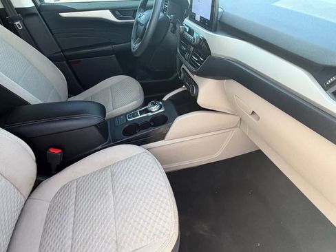 Used 2022 Ford Escape SE image 12