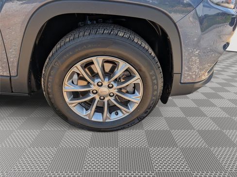 Used 2019 Jeep Cherokee Latitude Plus w/ Comfort/Convenience Group AWD/4WD image 9