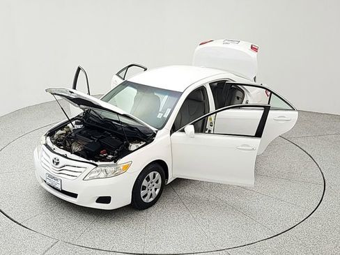 Used 2011 Toyota Camry LE FWD image 35
