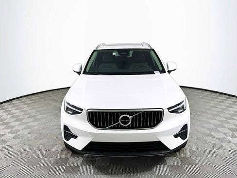 Used 2025 Volvo XC40 B5 Core w/ Protection Package Premier image 2