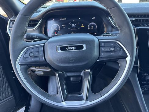 Used 2023 Jeep Grand Cherokee Altitude image 11