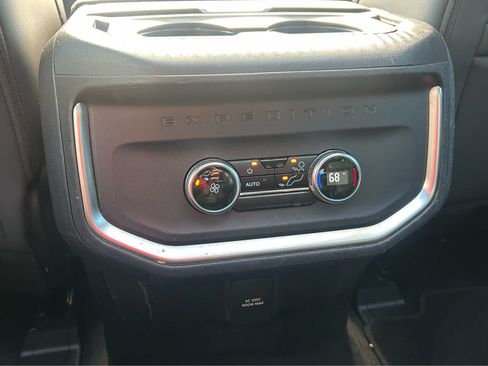 Used 2025 Ford Expedition Active AWD/4WD image 21