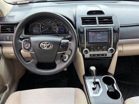 Used 2012 Toyota Camry L image 10