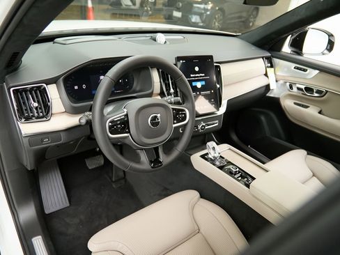 New 2026 Volvo XC90 B6 Ultra w/ Lounge Package image 11